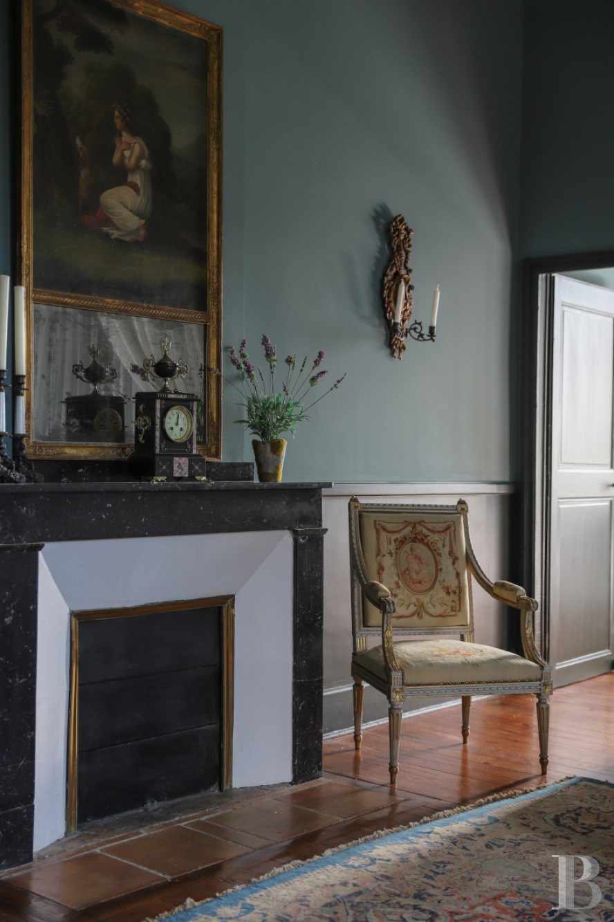 An 18th century chateau surrounded by trees and hills in the Lot valley - photo  n°24